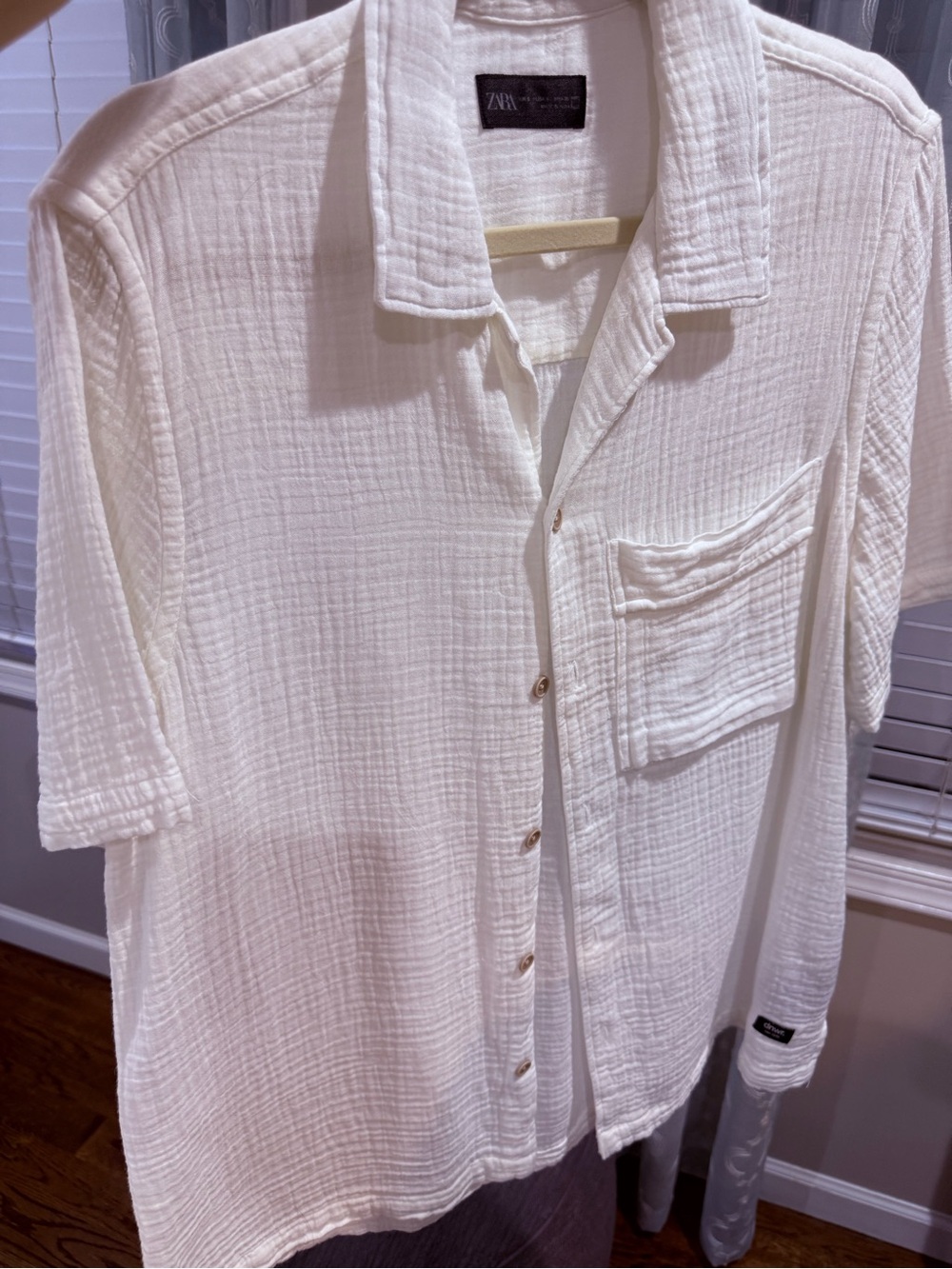 Zara White Short-Sleeve Textured Button-Down Shirt